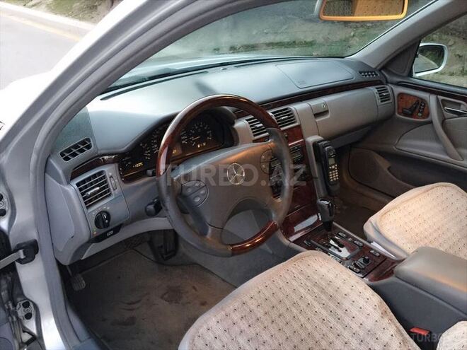 Mercedes E 240 2001, 127,027 km - 2.6 l - Bakı