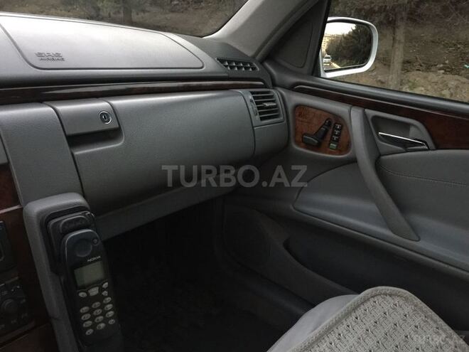 Mercedes E 240 2001, 127,027 km - 2.6 l - Bakı