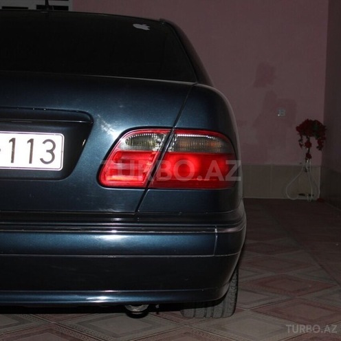 Mercedes E 240 2001, 146,000 km - 2.4 l - Salyan