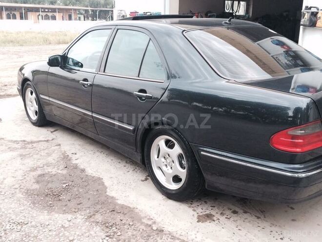 Mercedes E 240 2001, 146,000 km - 2.4 l - Salyan