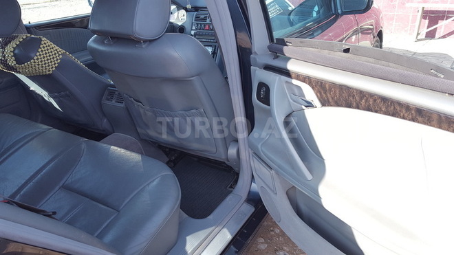 Mercedes E 240 2001, 146,000 km - 2.4 l - Salyan