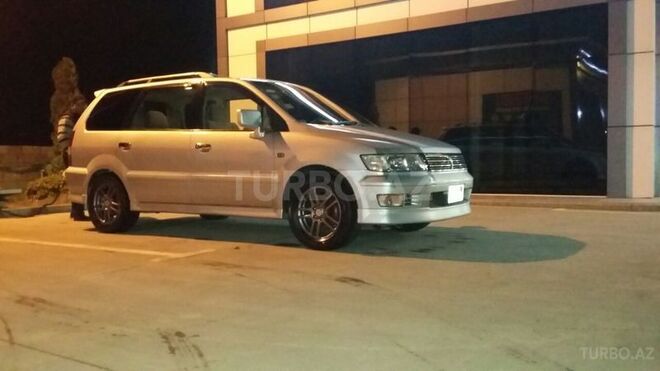 Mitsubishi Chariot 2001, 135,000 km - 2.4 л - Bakı