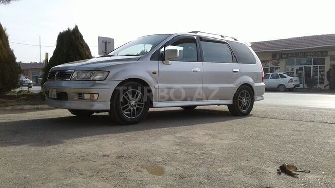 Mitsubishi Chariot 2001, 135,000 km - 2.4 л - Bakı