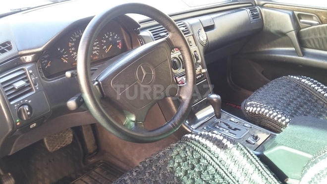 Mercedes E 240 1997, 300,000 km - 2.4 l - Gəncə