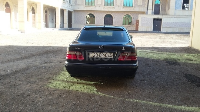Mercedes E 240 1997, 300,000 km - 2.4 l - Gəncə