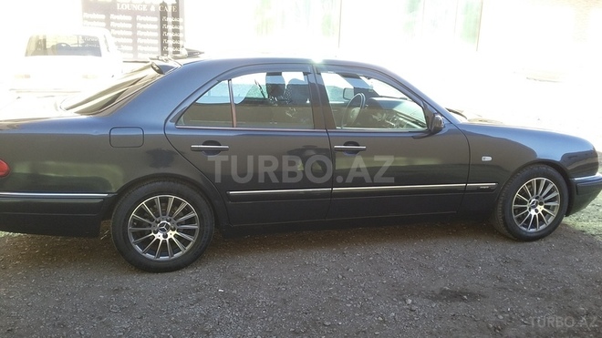 Mercedes E 240 1997, 300,000 km - 2.4 l - Gəncə