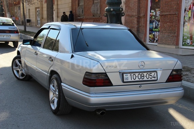 Mercedes E 220 1994, 237,000 km - 2.2 l - Gəncə