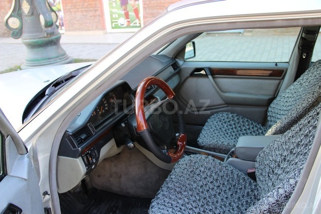 Mercedes E 220 1994, 237,000 km - 2.2 l - Gəncə
