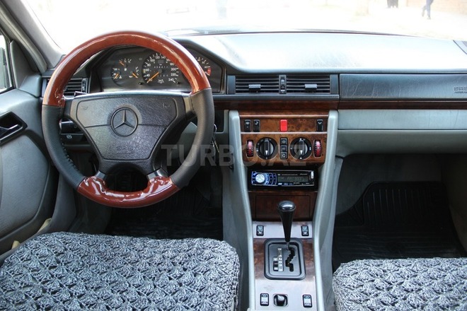 Mercedes E 220 1994, 237,000 km - 2.2 l - Gəncə