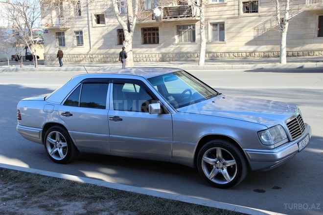 Mercedes E 220 1994, 237,000 km - 2.2 l - Gəncə