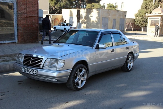 Mercedes E 220 1994, 237,000 km - 2.2 l - Gəncə