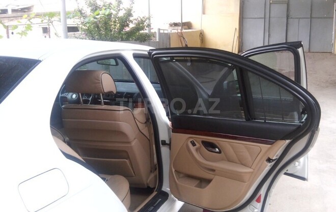 BMW 530 2002, 330,000 km - 3.0 l - Tovuz