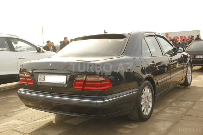 Mercedes E 220 1999, 220,000 km - 2.2 л - Sumqayıt