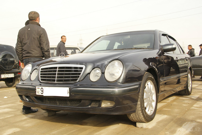 Mercedes E 220 1999, 220,000 km - 2.2 л - Sumqayıt
