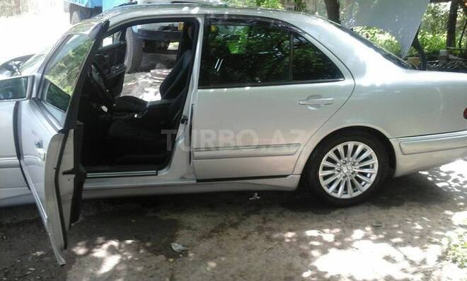 Mercedes E 240 1999, 108,000 km - 2.4 l - Gəncə