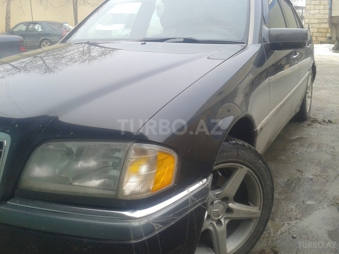 Mercedes C 220 1995, 352,580 km - 2.2 l - Quba