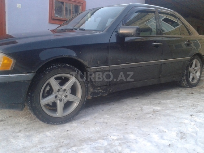 Mercedes C 220 1995, 352,580 km - 2.2 l - Quba