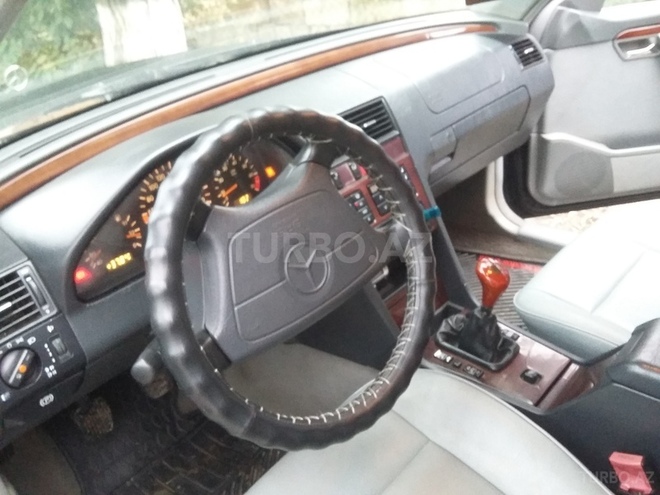 Mercedes C 220 1995, 352,580 km - 2.2 l - Quba