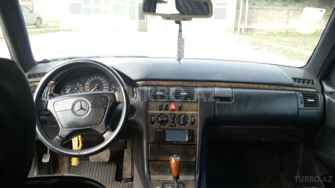 Mercedes E 280 1996, 397,450 km - 2.8 l - Bakı