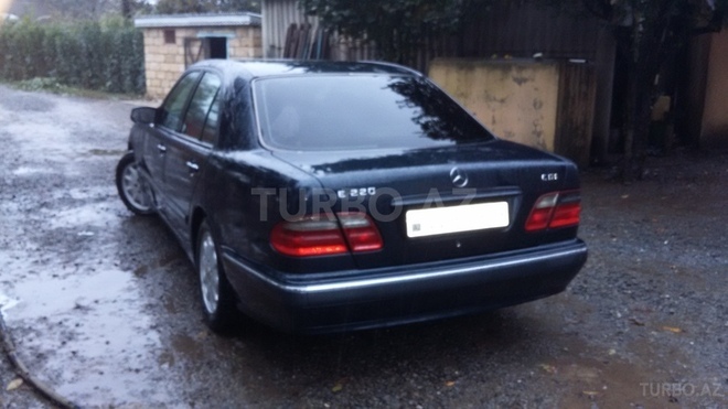 Mercedes E 220 1999, 28,000 km - 2.2 l - Masallı