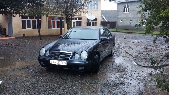 Mercedes E 220 1999, 28,000 km - 2.2 l - Masallı