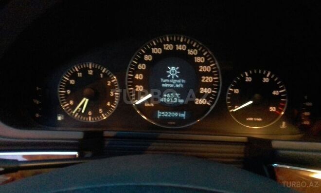Mercedes E 270 2002, 252,000 km - 2.7 l - Sumqayıt