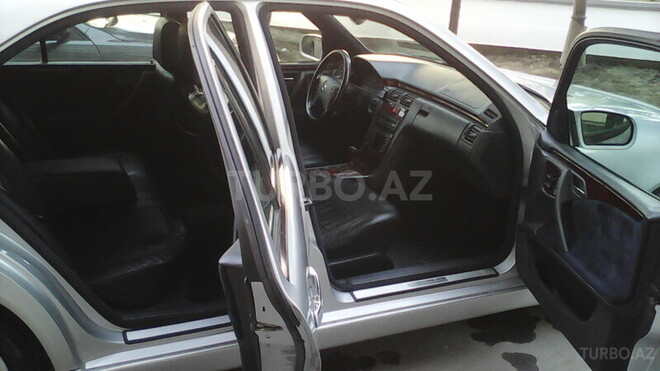 Mercedes E 240 2004, 180,000 km - 2.6 л - Bakı