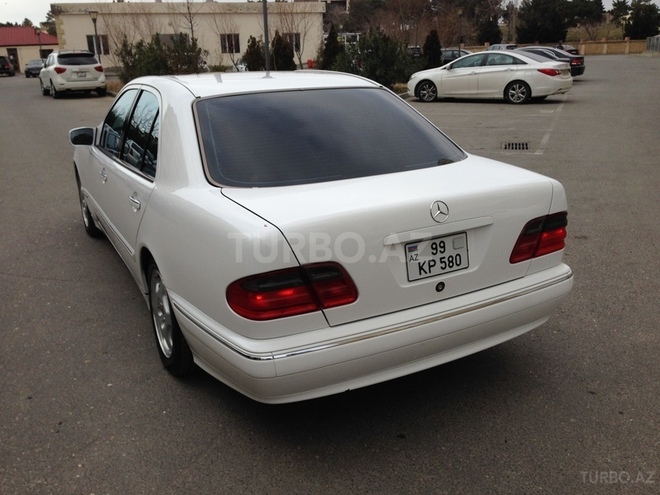 Mercedes E 240 2001, 206,000 km - 2.6 l - Bakı