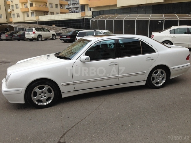 Mercedes E 240 2001, 206,000 km - 2.6 l - Bakı