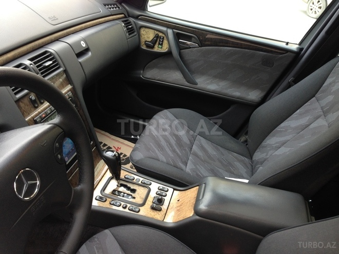 Mercedes E 240 2001, 206,000 km - 2.6 l - Bakı