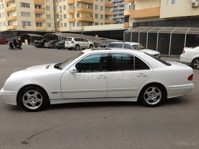 Mercedes E 240 2001, 206,000 km - 2.6 l - Bakı