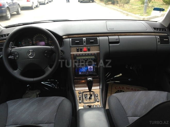 Mercedes E 240 2001, 206,000 km - 2.6 l - Bakı