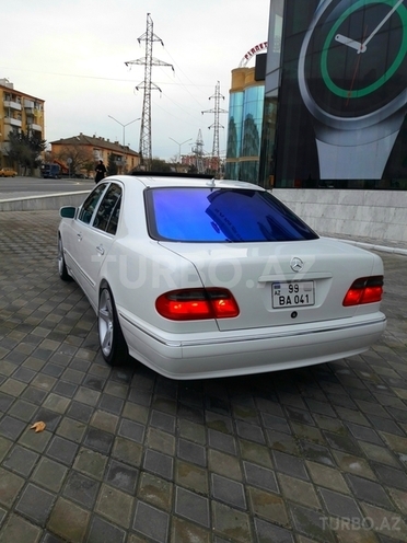 Mercedes E 320 2001, 128,000 km - 3.2 l - Bakı