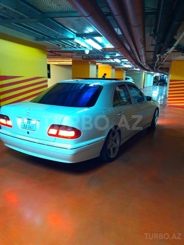 Mercedes E 320 2001, 128,000 km - 3.2 l - Bakı