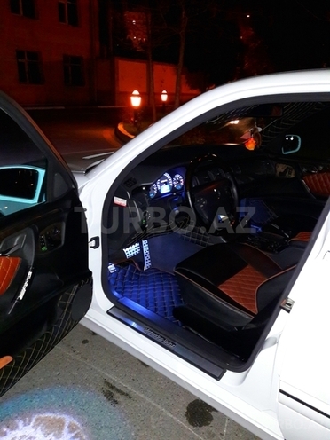 Mercedes E 320 2001, 128,000 km - 3.2 l - Bakı