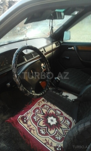 Mercedes E 200 1993, 328,700 km - 2.0 l - Ağcabədi