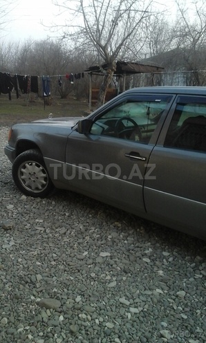 Mercedes E 200 1993, 328,700 km - 2.0 l - Ağcabədi