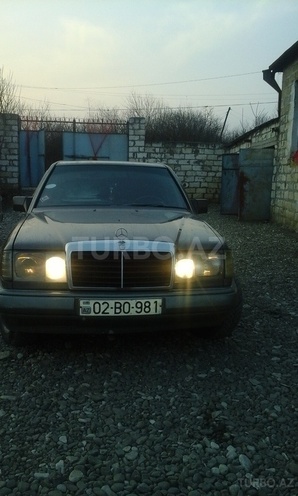 Mercedes E 200 1993, 328,700 km - 2.0 l - Ağcabədi
