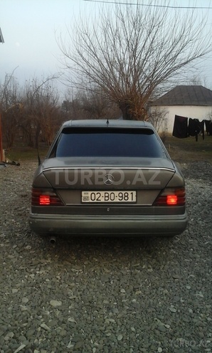 Mercedes E 200 1993, 328,700 km - 2.0 l - Ağcabədi