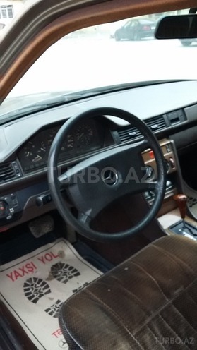 Mercedes E 230 1988, 373,000 km - 2.3 л - Bakı