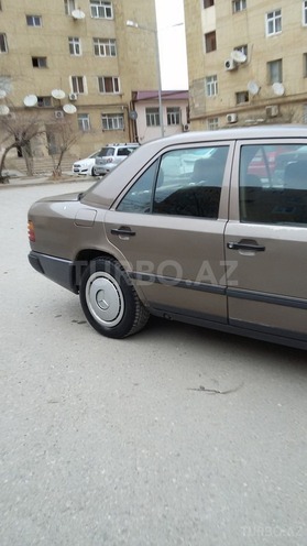 Mercedes E 230 1988, 373,000 km - 2.3 л - Bakı