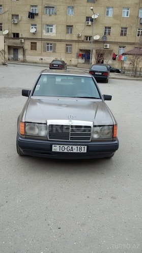 Mercedes E 230 1988, 373,000 km - 2.3 л - Bakı