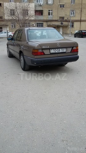 Mercedes E 230 1988, 373,000 km - 2.3 л - Bakı