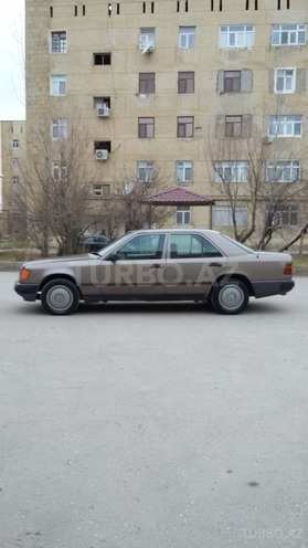 Mercedes E 230 1988, 373,000 km - 2.3 л - Bakı