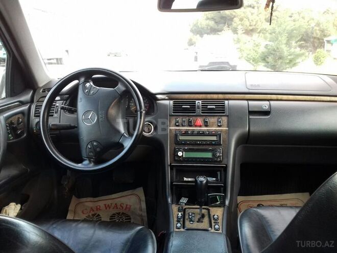 Mercedes E 320 1999, 200,000 km - 3.2 l - Bakı