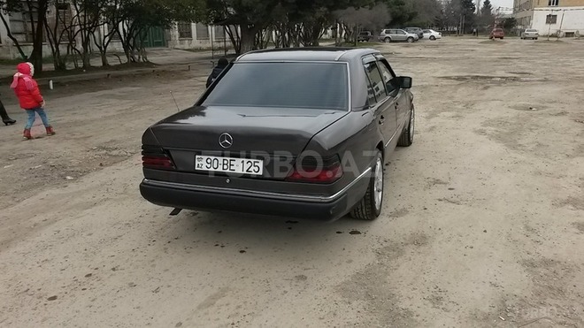 Mercedes E 220 1994, 380,000 km - 2.2 l - Bakı