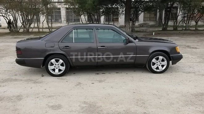 Mercedes E 220 1994, 380,000 km - 2.2 l - Bakı