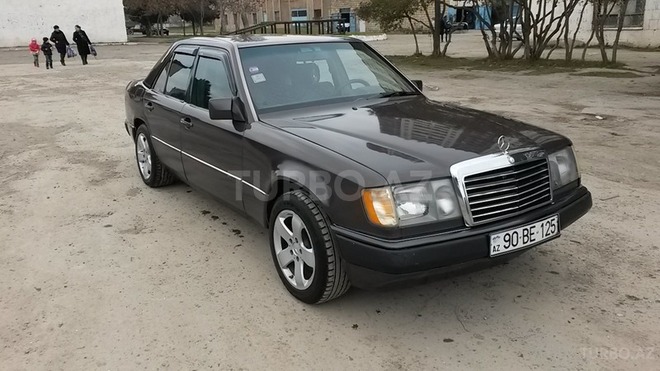 Mercedes E 220 1994, 380,000 km - 2.2 l - Bakı