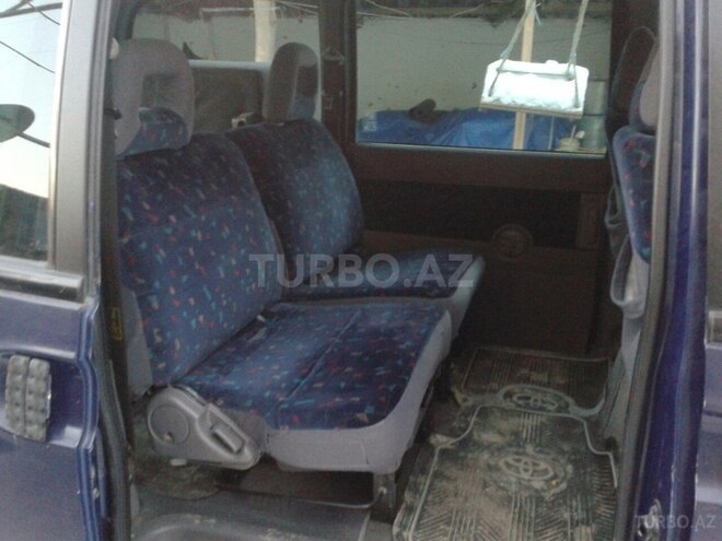 Nissan Serena 2000, 200,000 km - 1.6 l - Qusar