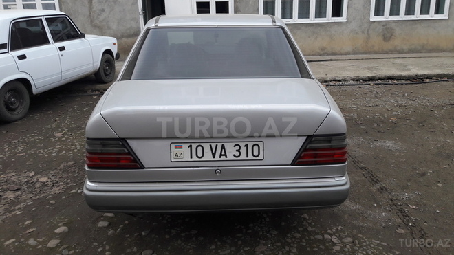 Mercedes E 200 1993, 200,000 km - 2.0 l - Bakı